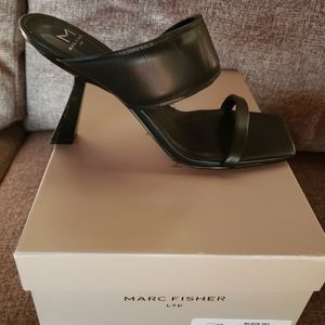 NWTB Marc Fisher Trendy Slides